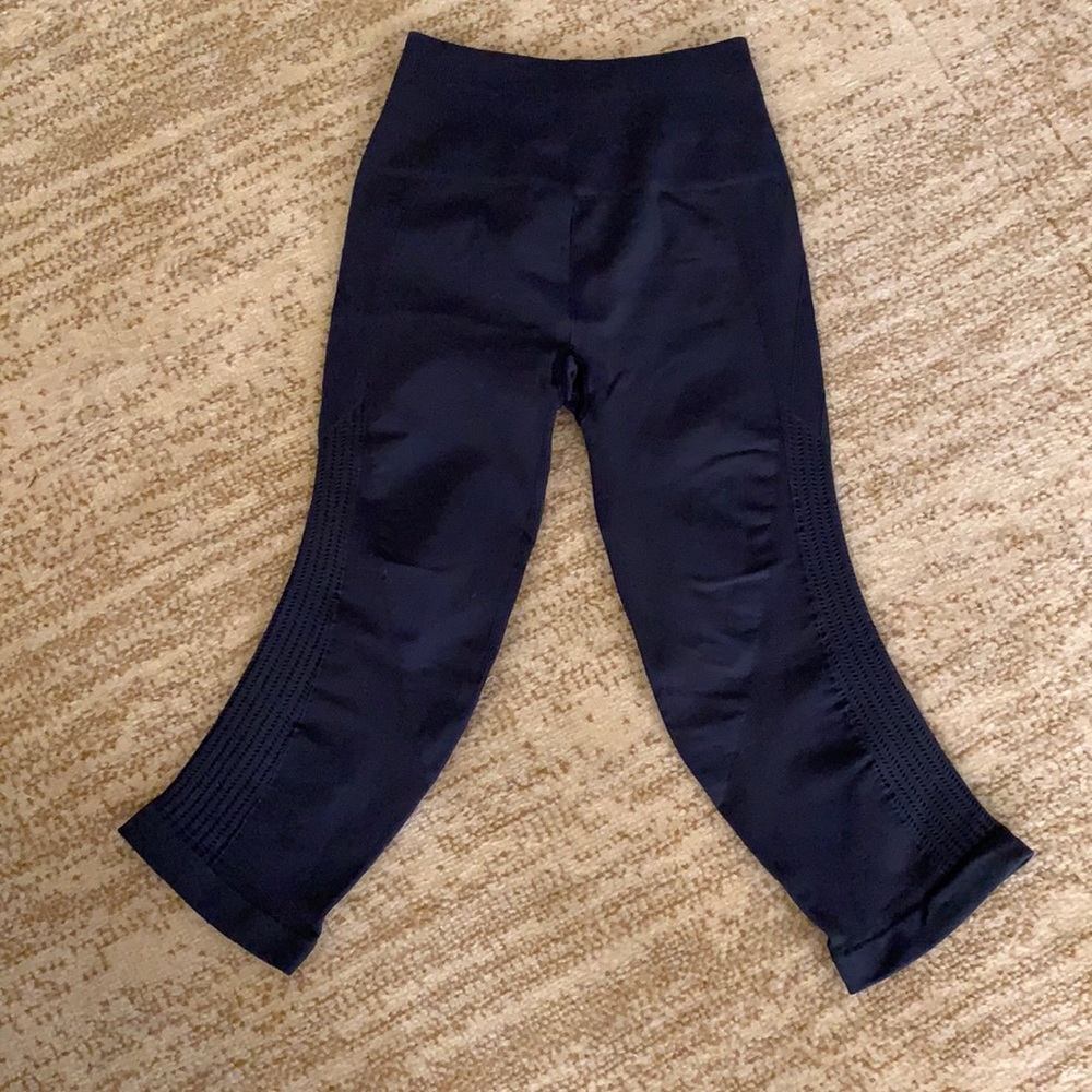 Lululemon black below  the knee leggings